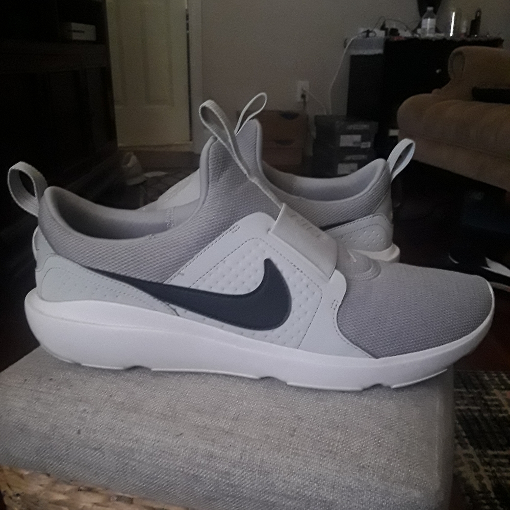 Nike slip on trainer